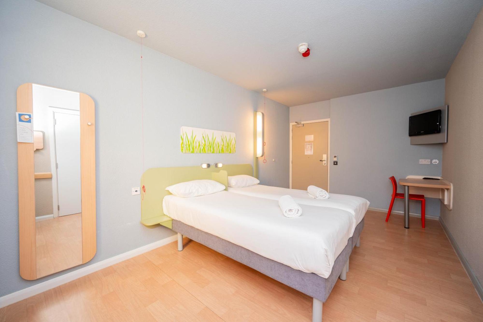 Ibis Budget London Barking Barking  Exterior photo